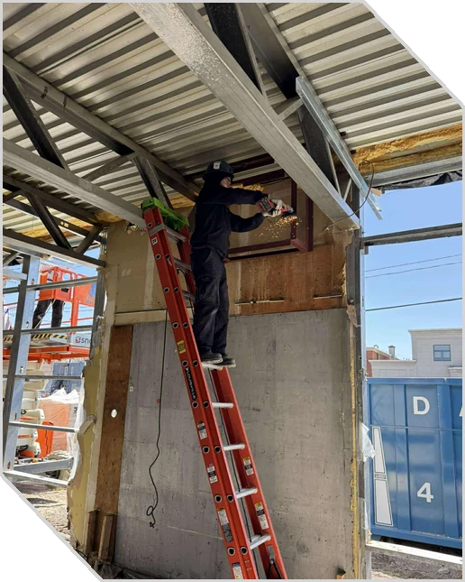 CTI Électrique electrician on a commercial job site