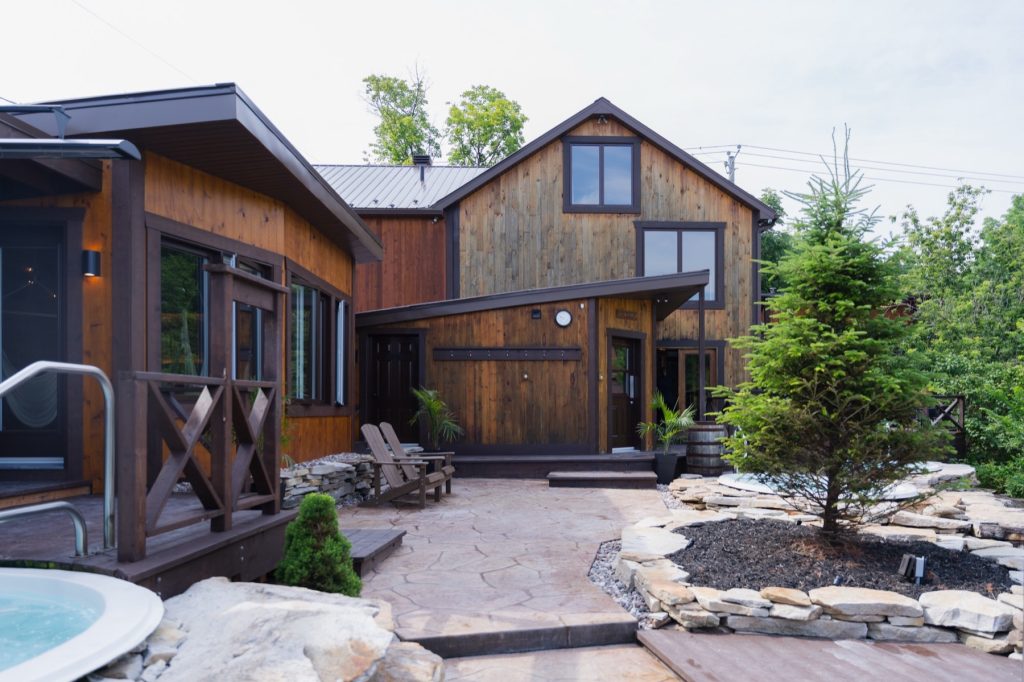 Spa Franklin, bassins extérieurs et bâtiments en bois